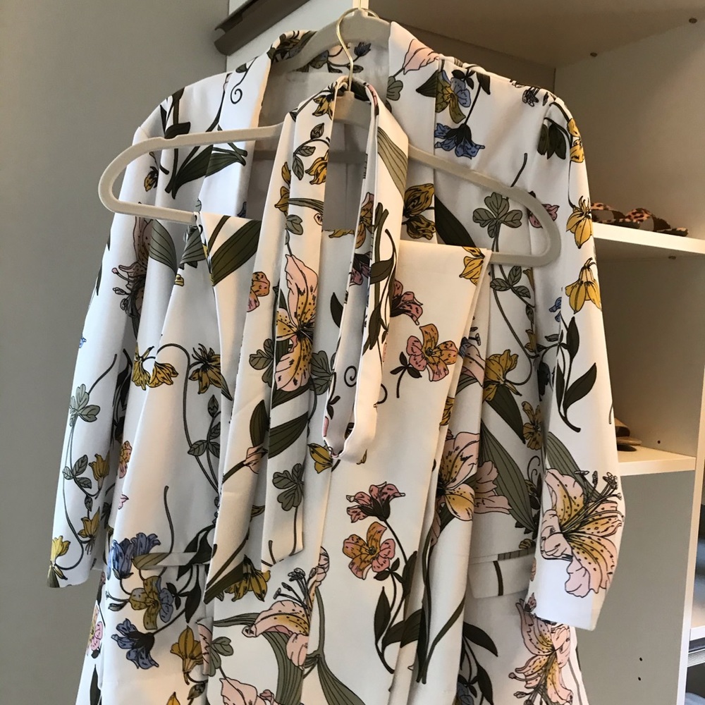 NY&Co Madison Floral suit size 16/XL